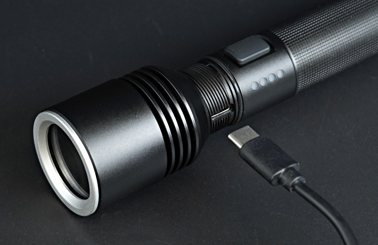 リーク瞬間補修材 専用UVライト USB Type-C充電式 連続10時間以上使用可