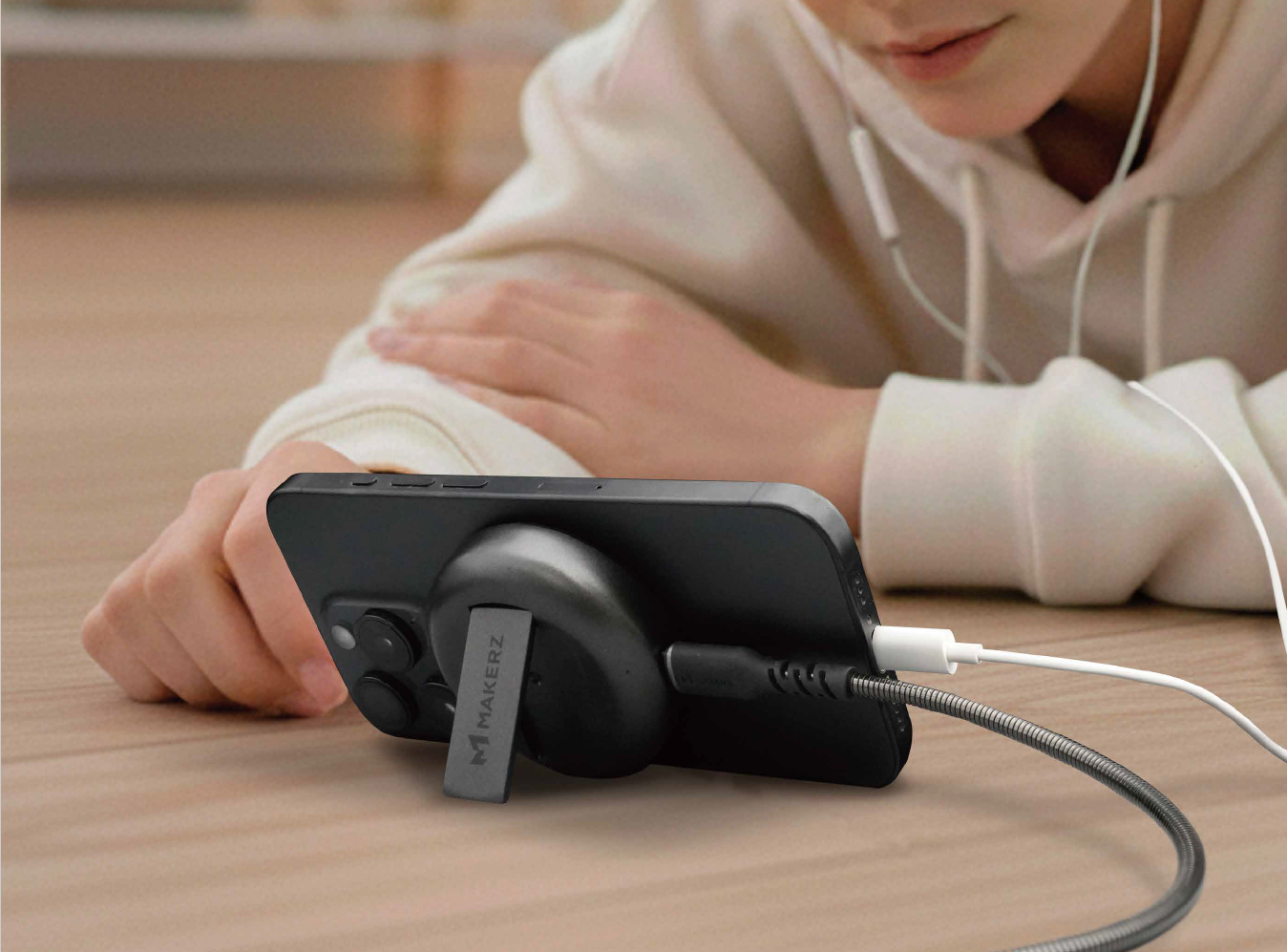 SOLIDZ Power Charger Model QS スタンド機能 有線イヤホンで動画視聴しながらワイヤレス充電